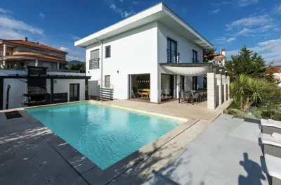 Haus zum Kauf in Crikvenica, 283 m²