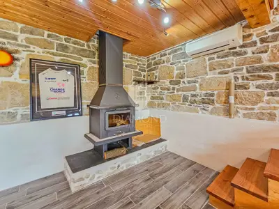 Exklusiv! Oprtalj, Steinhaus mit atemberaubendem Ausblick! - 6