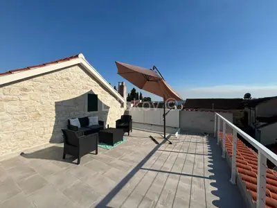 Kuća 122 m², Kaštel Lukšić centar - kamena kuća