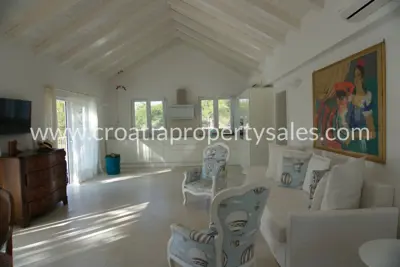 Kuća 130 m², Otok Brač - prvi red do mora - 8