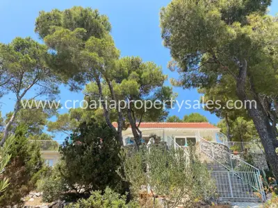 Kuća 130 m², Otok Brač - prvi red do mora - 11