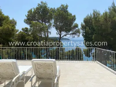 Kuća 130 m², Otok Brač - prvi red do mora - 12
