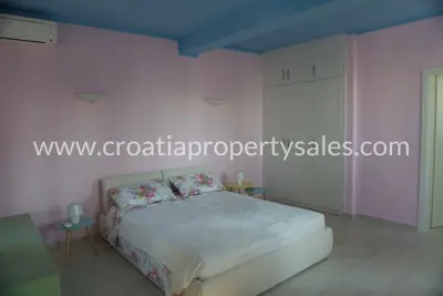Kuća 130 m², Otok Brač - prvi red do mora - 7