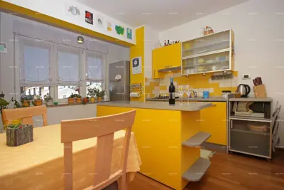 Stan u Puli, Centar, 2. kat, kompletno adaptiran - 4