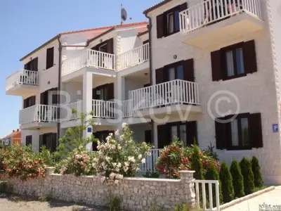 Apartmanska kuća 400 m², Mirca uz more i pogled na plažu