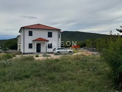 Kuća 150 m², Vrbnik na Krku - mirna lokacija blizu mora