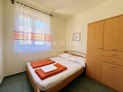 Villa on Rab, Barbat na Rab - 5 apartments and yard - 10