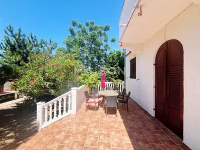 Villa on Rab, Barbat na Rab - 5 apartments and yard - 5