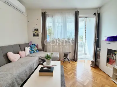 Apartment 57 m², Višnjik Zadar - furnished and renovated