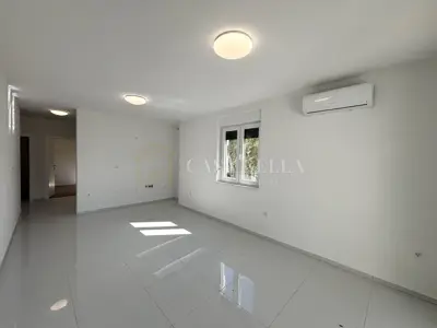 Stan 61,67 m², Novi Vinodolski - pogled na more i lođa