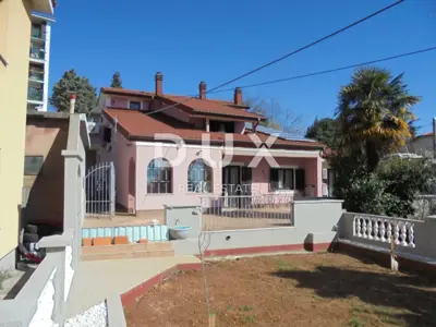 Haus 275 m², Podmurvice - 3 Etagen, Nähe zu Einrichtungen