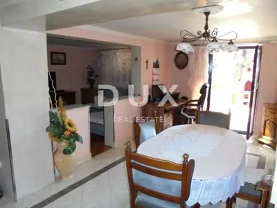 Haus 275 m², Podmurvice - 3 Etagen, Nähe zu Einrichtungen - 11