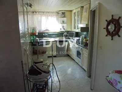 Haus 275 m², Podmurvice - 3 Etagen, Nähe zu Einrichtungen - 7
