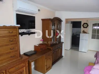 Haus 275 m², Podmurvice - 3 Etagen, Nähe zu Einrichtungen - 5