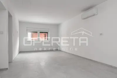 Stan 3 sobe, Srednjaci, novouređena zgrada