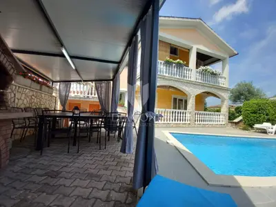 Nedešćina, prizemlje kuće 180 m², bazen i vrt 800 m² - 2