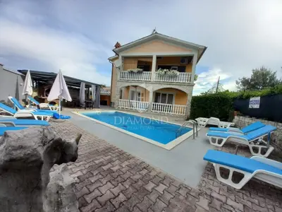 Nedešćina, prizemlje kuće 180 m², bazen i vrt 800 m²