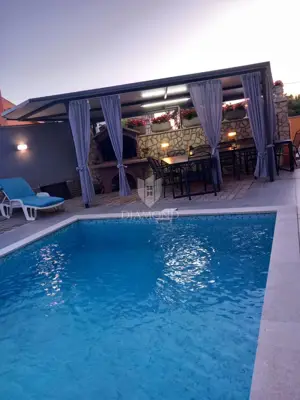 Nedešćina, prizemlje kuće 180 m², bazen i vrt 800 m² - 3