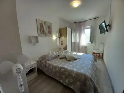 Nedešćina, prizemlje kuće 180 m², bazen i vrt 800 m² - 11