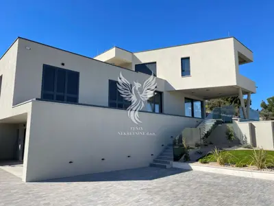 House for sale in Betina, 258,8 m²