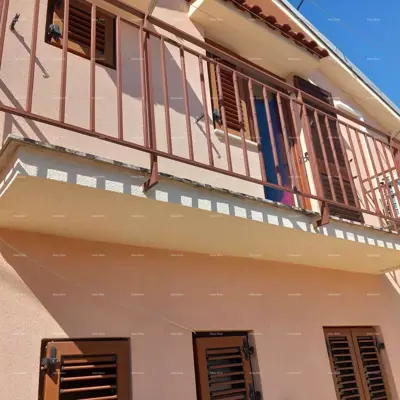 Kuća 90 m², Pula - dvorište i natkrivena terasa