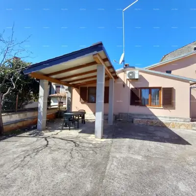 Kuća 90 m², Pula - dvorište i natkrivena terasa - 2