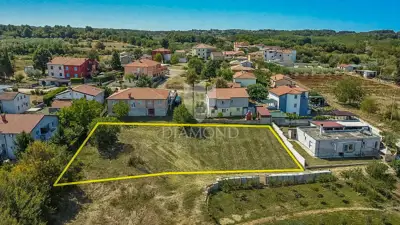 Građevinsko zemljište 1.328 m², Umag - mirna lokacija