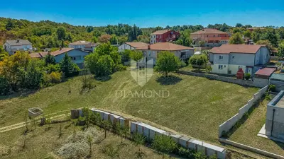 Građevinsko zemljište 1.328 m², Umag - mirna lokacija - 2