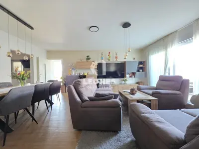 Kuća, Umag, 3 stambene jedinice i 4 parkirna mjesta