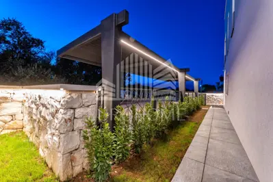 Vila 370 m², Privlaka - panoramski pogled na more - 18