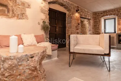 Kamena kuća 190 m², Pučišća - 6 km od mora - 12