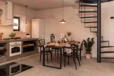 Kamena kuća 190 m², Pučišća - 6 km od mora - 10