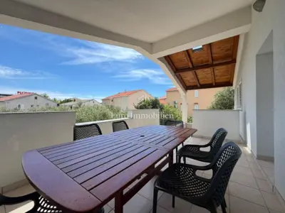 Kuća u Novalji, 708 m² okućnice i 6 parkirnih mjesta - 18
