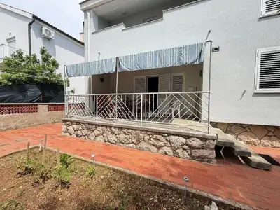 Kuća u Novalji, 708 m² okućnice i 6 parkirnih mjesta - 4