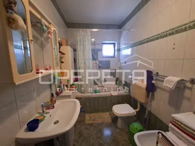 Stan 100 m², Remete, pogled na zelenilo i grad - 3