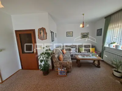 Stan 100 m², Remete, pogled na zelenilo i grad - 12