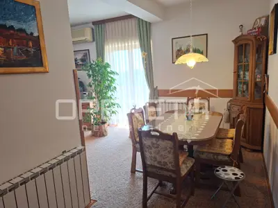 Stan 100 m², Remete, pogled na zelenilo i grad - 8