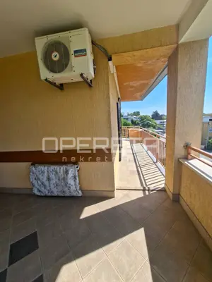 Stan 100 m², Remete, pogled na zelenilo i grad - 18