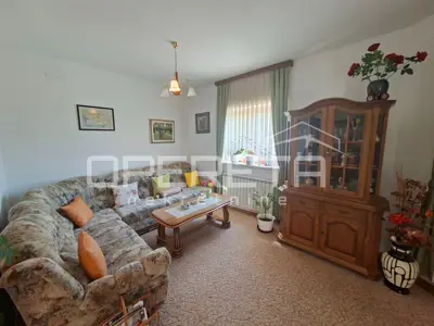 Stan 100 m², Remete, pogled na zelenilo i grad