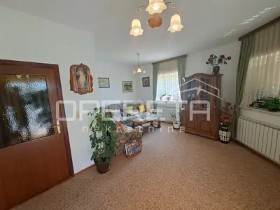 Stan 100 m², Remete, pogled na zelenilo i grad - 11