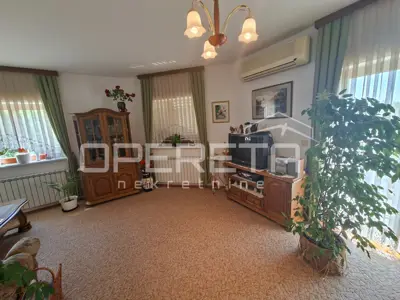 Stan 100 m², Remete, pogled na zelenilo i grad - 14