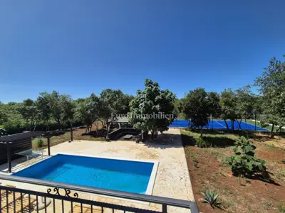 Kuća 350 m², Krk - bazen i okućnica 4.000 m² - 20