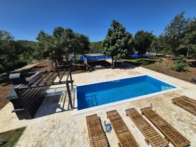 Kuća 350 m², Krk - bazen i okućnica 4.000 m² - 21