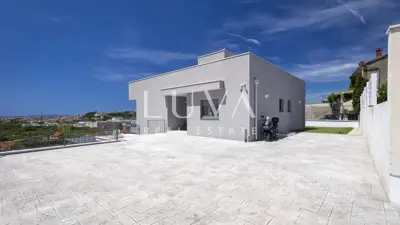 Split, luxuriöse Villa mit Meerblick, 220 m² zur langfristigen Miete - 7