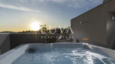 Split, luxuriöse Villa mit Meerblick, 220 m² zur langfristigen Miete - 5