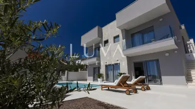 Split, luxuriöse Villa mit Meerblick, 220 m² zur langfristigen Miete - 3