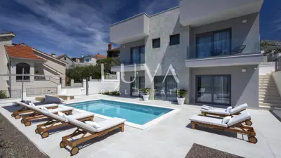 Split, luxury villa with sea view, 220 m² for long-term rent