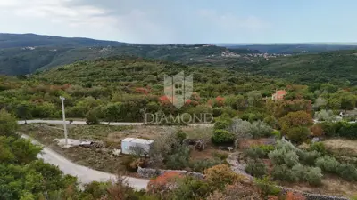 Građevinsko zemljište 798 m², Labin - pogled na stari grad