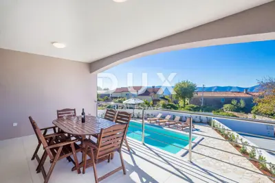 Haus 170 m², Linardići - Pool und 4 Schlafzimmer