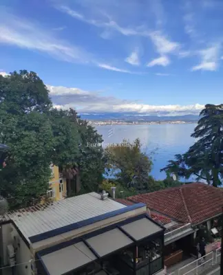 Stan u Lovranu, 50 m od mora i pogled na more